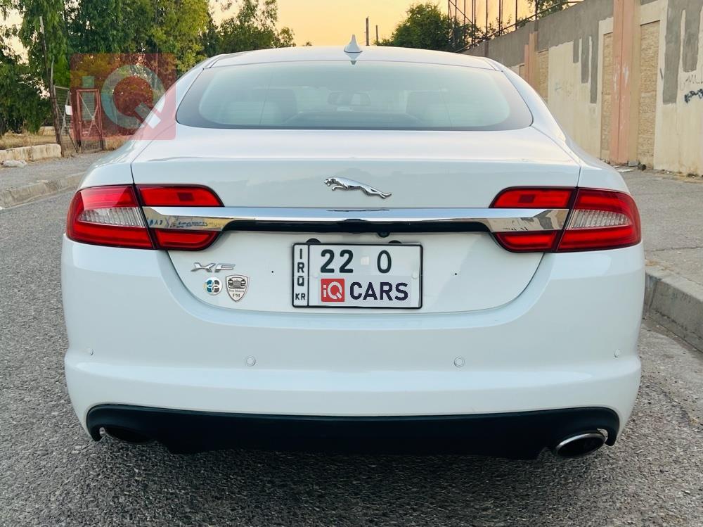 جاكوار XF